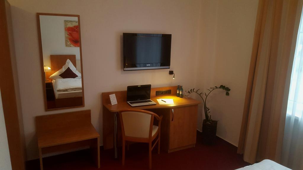 Tauwerk Hotel Вилхелмсхафен Екстериор снимка